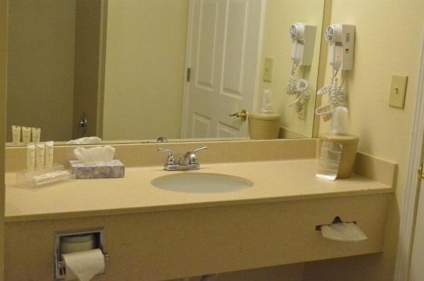 Home Inn & Suites image 15