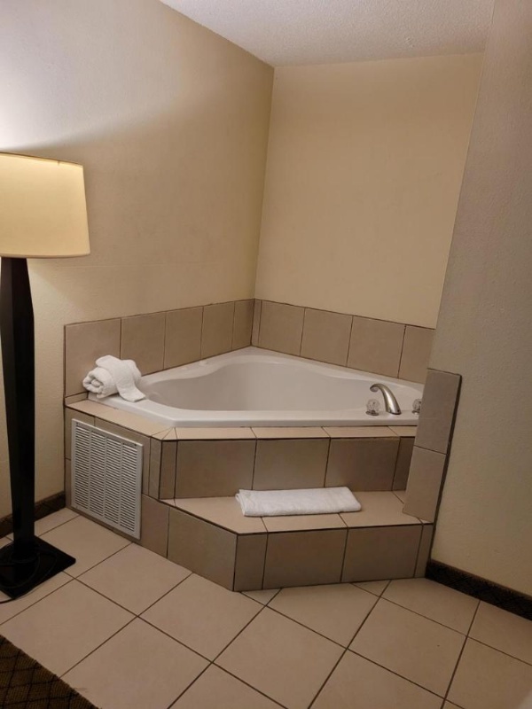 Home Inn & Suites image 32