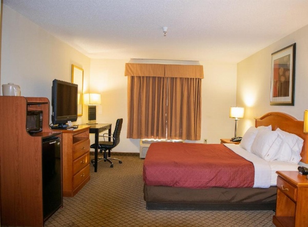 Home Inn & Suites image 4