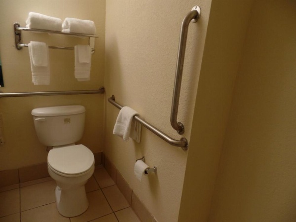 Home Inn & Suites image 5